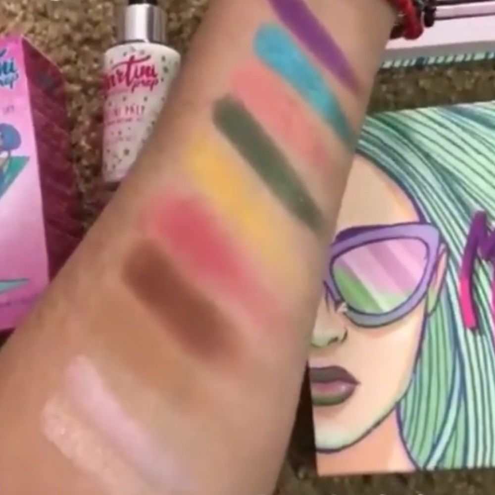 Laura Sanchez Moods Eyeshadow & Highlight Palette - Picture 4 of 8